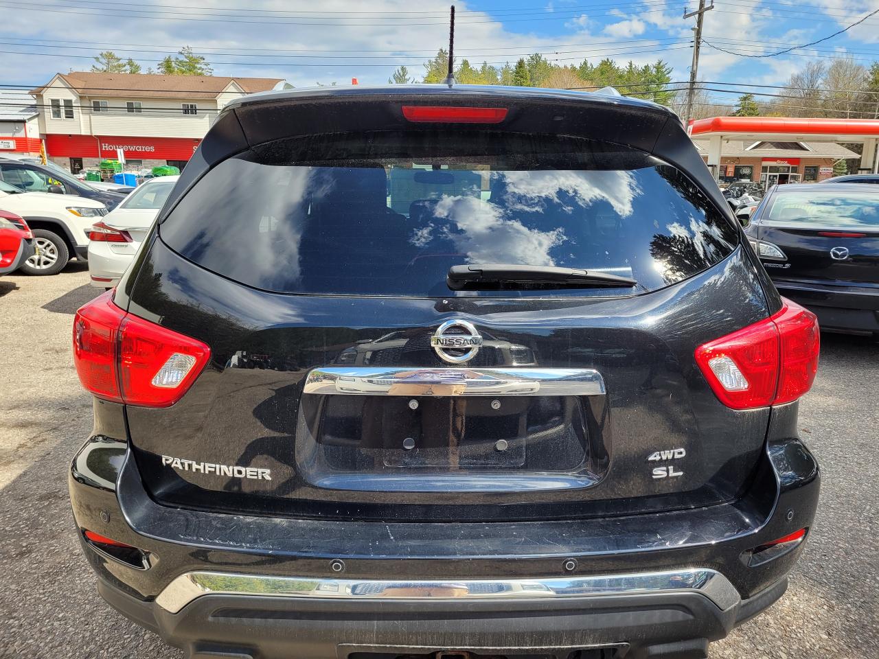 2018 Nissan Pathfinder SL Premium Edition Clean CarFax Finance Trades OK! Photo2