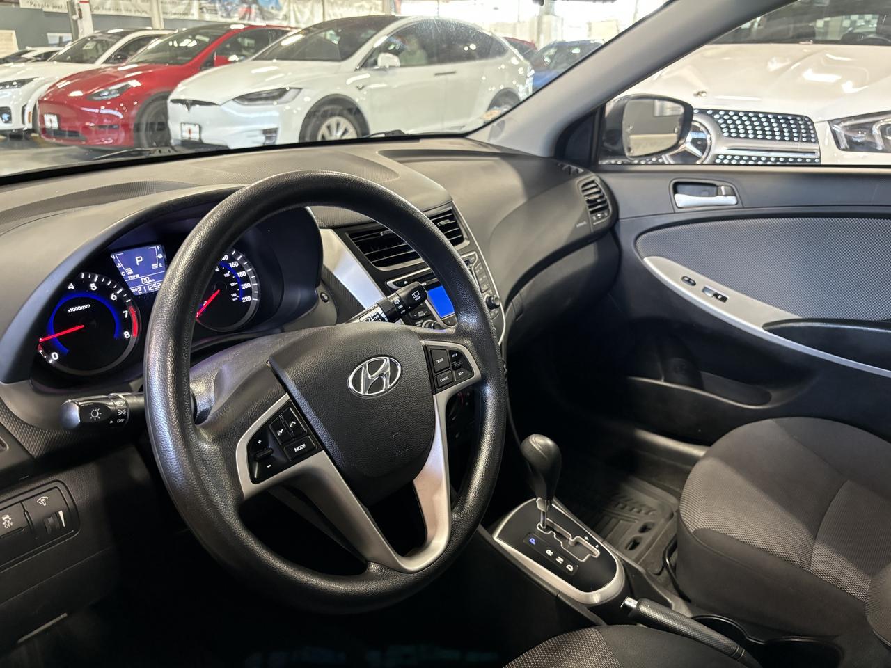 2013 Hyundai Accent GL|AUTOMATIC|HATCHBACK|HEATEDSEATS|ECOMODE| Photo