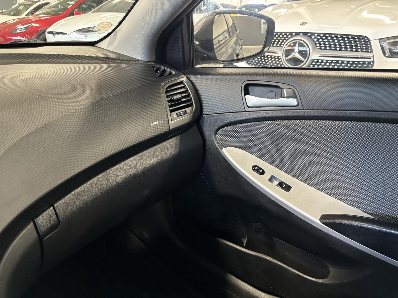 2013 Hyundai Accent GL|AUTOMATIC|HATCHBACK|HEATEDSEATS|ECOMODE| Photo