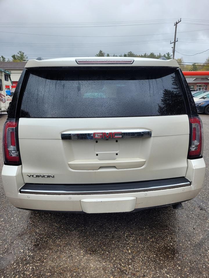 2015 GMC Yukon 4WD 4dr Denali 1-Owner Clean CarFax Trades OK! Photo3