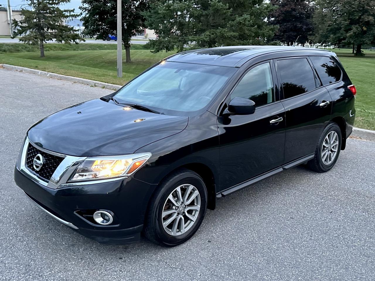 2016 Nissan Pathfinder 7 Seats - Safety Certified Photo2