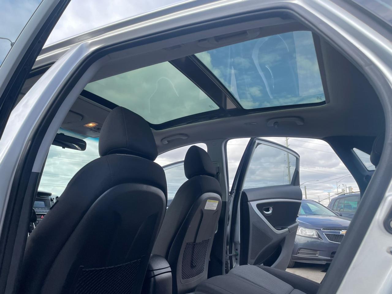 2013 Hyundai Elantra GT 5dr HB Auto GLS NO ACCIDENT PANORAMIC ROOF - Photo #12