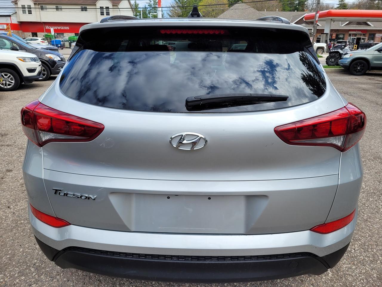 2018 Hyundai Tucson 2.0L SE FWD Clean CarFax Financing Trades OK! - Photo #4