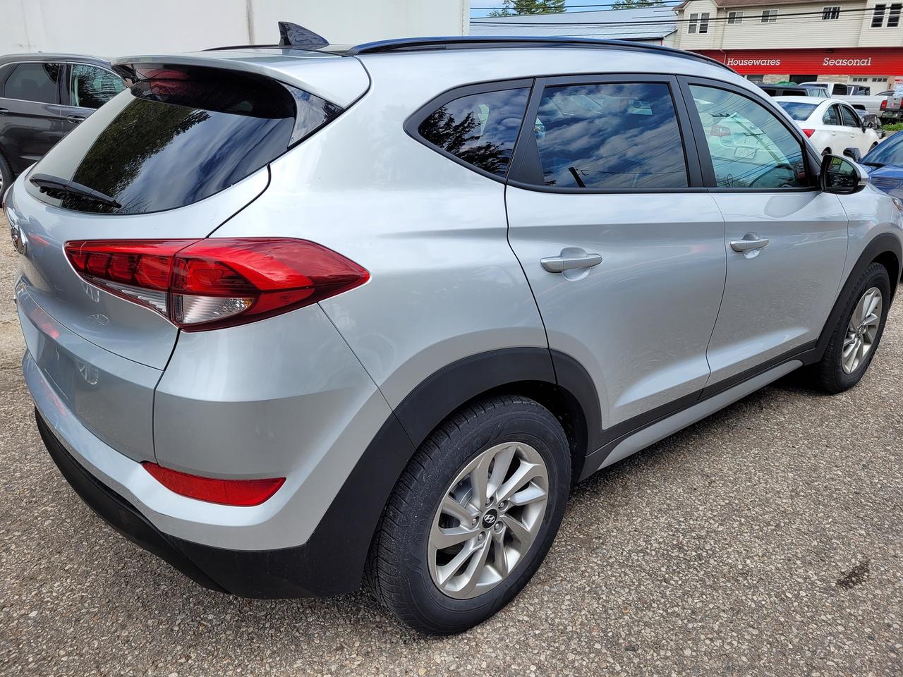 2018 Hyundai Tucson 2.0L SE FWD Clean CarFax Financing Trades OK! Photo4