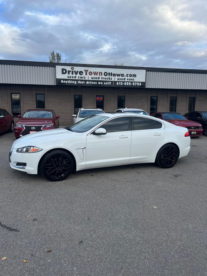2015 Jaguar XF 4dr Sdn V6 AWD - Photo #1