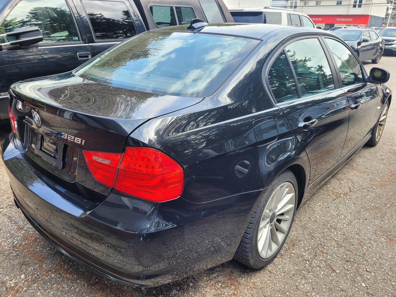 2011 BMW 3 Series 328i xDrive AWD Classic Ed. Clean Carfax Trade OK! Photo3