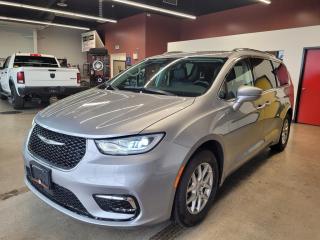 Used 2021 Chrysler Pacifica TOURING-L FWD for sale in Thunder Bay, ON