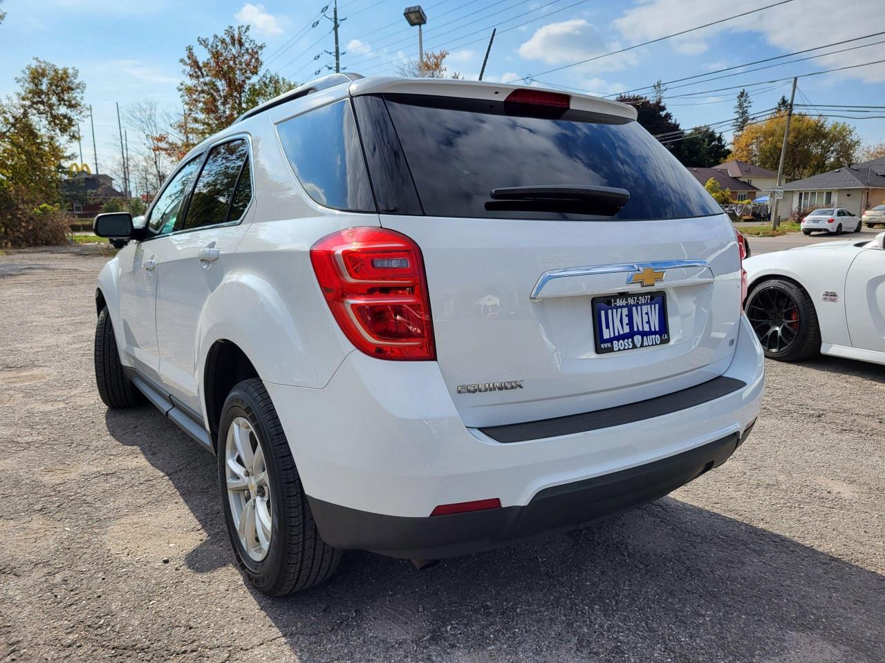 2017 Chevrolet Equinox 2LT Photo2