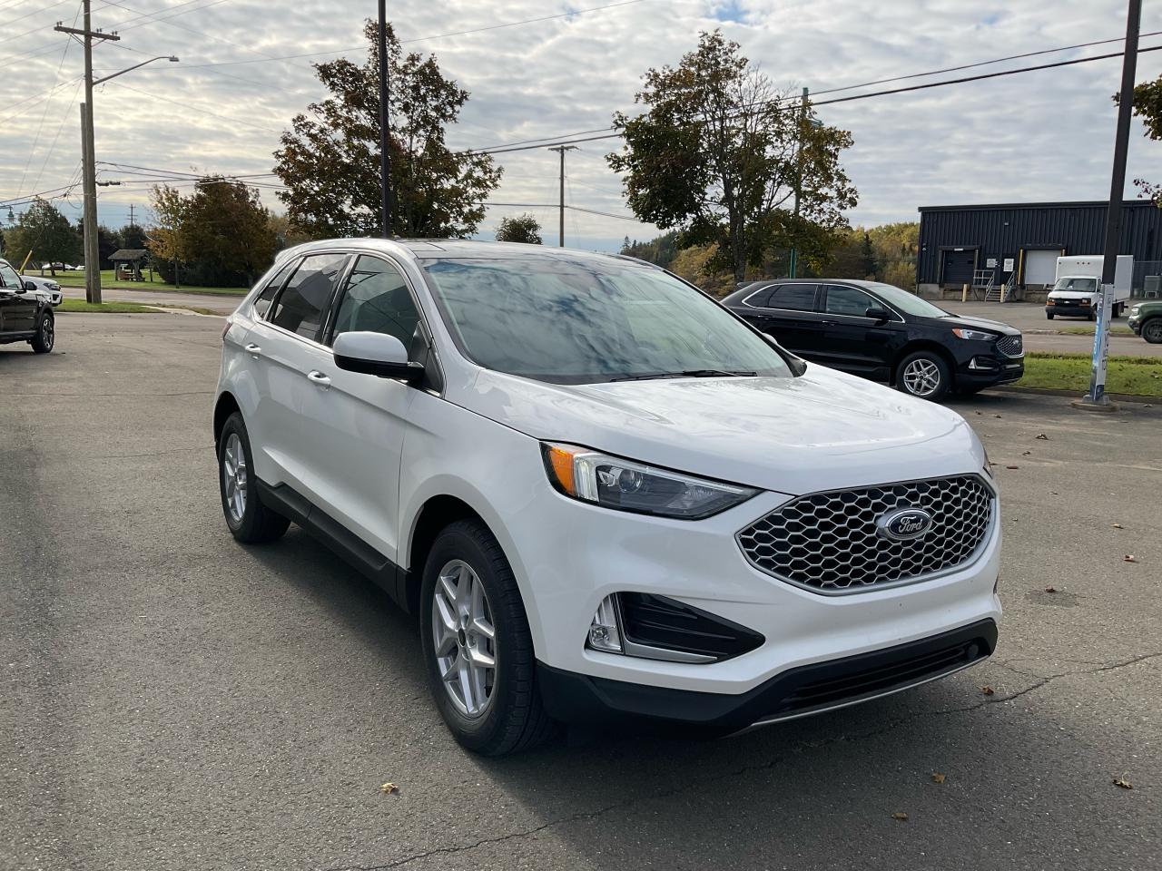 2024 Ford Edge SEL Photo0