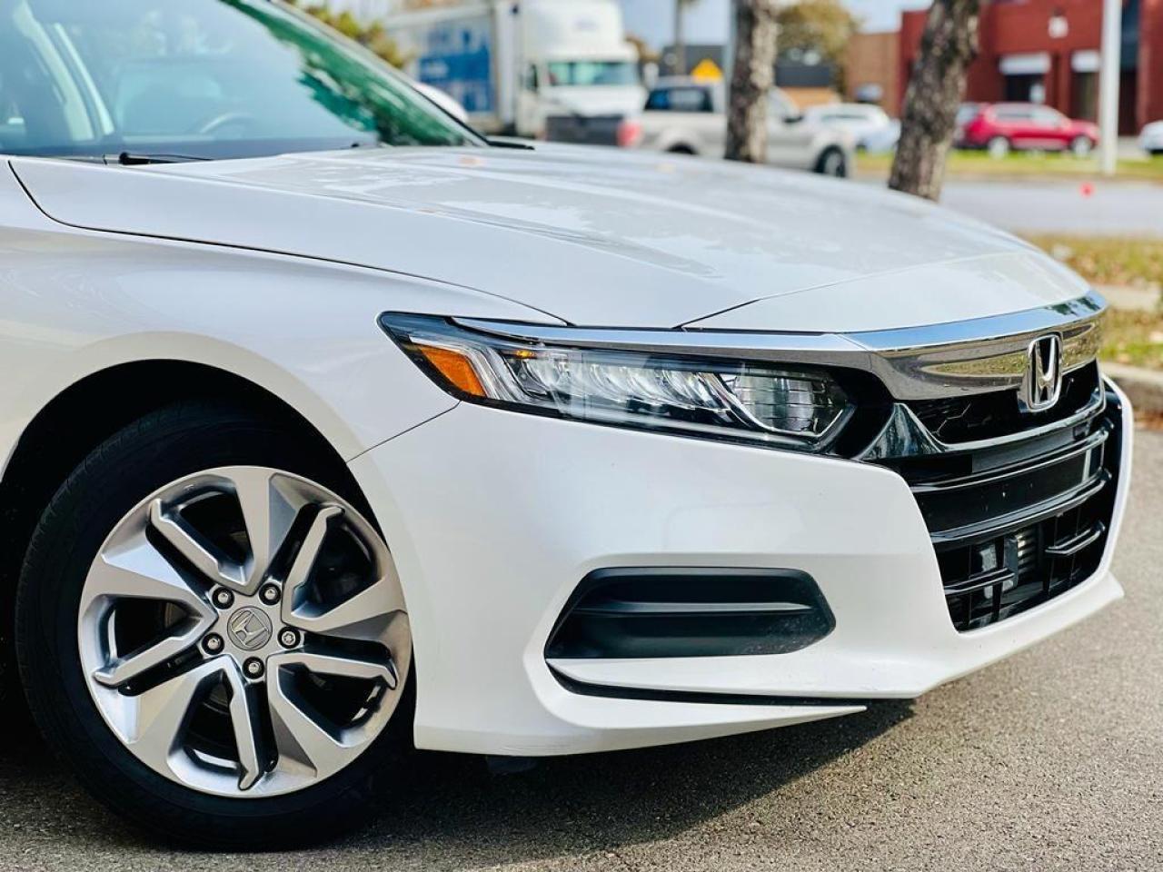 2019 Honda Accord LX Photo2