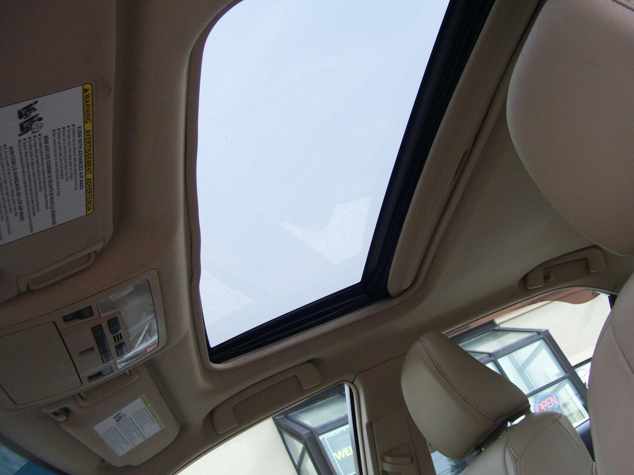 2012 Toyota Camry XLE,V6,GPS,Leather,Sunroof,Backup Camera,Certified - Photo #12