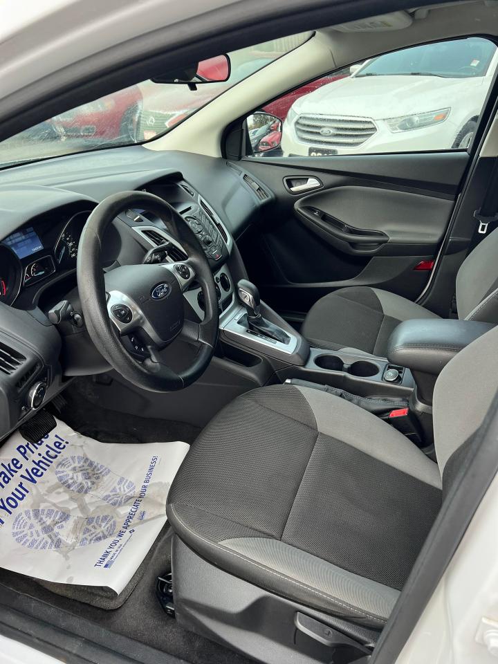 2014 Ford Focus 4DR SDN SE Photo4