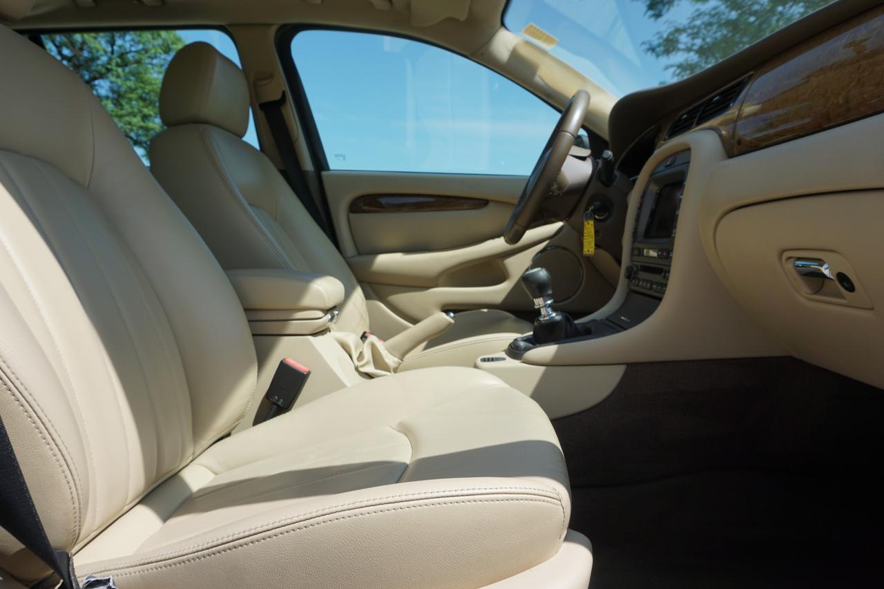 2005 Jaguar X-Type ULTRA RARE / MANUAL / AWD / V6 / ESTATE WAGON - Photo #17