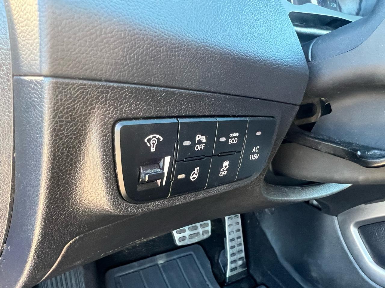 2014 Hyundai Veloster Tech leather nav sun roof heated seats back up cam - Photo #13