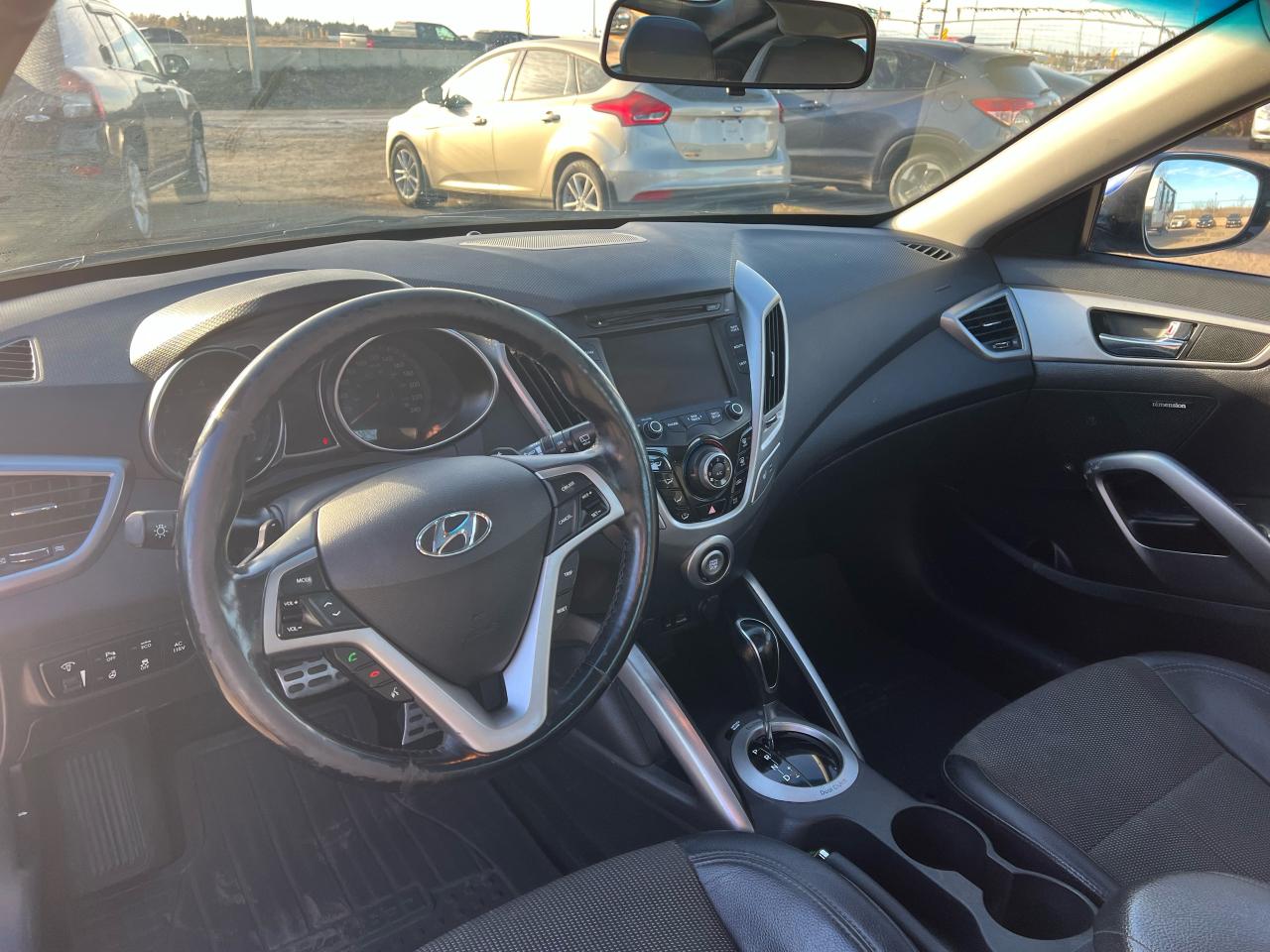 2014 Hyundai Veloster Tech leather nav sun roof heated seats back up cam - Photo #12