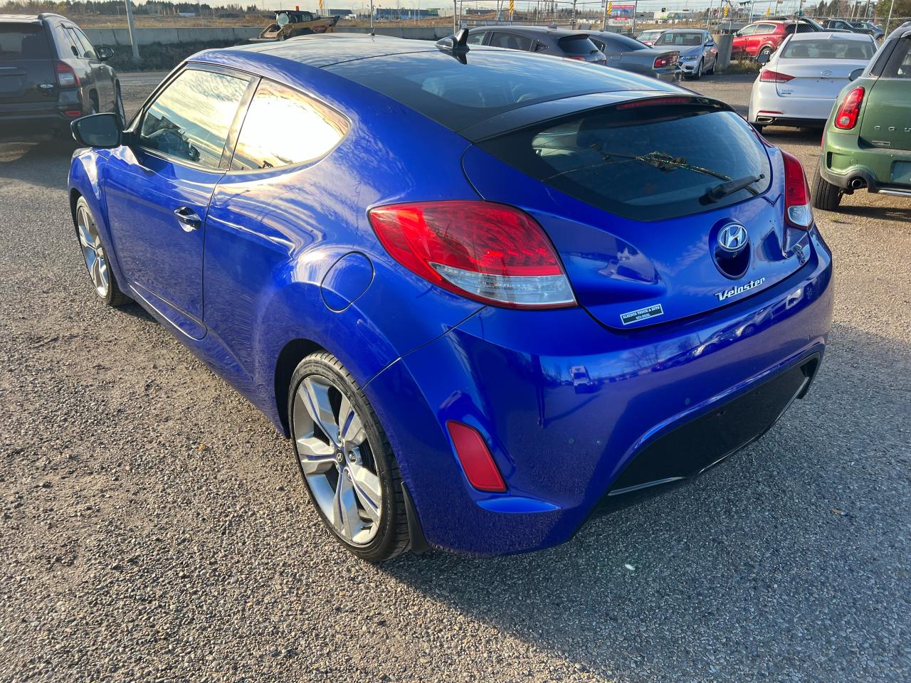 2014 Hyundai Veloster Tech leather nav sun roof heated seats back up cam - Photo #2