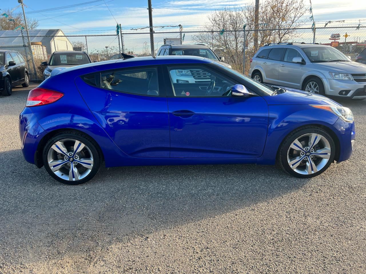2014 Hyundai Veloster Tech leather nav sun roof heated seats back up cam - Photo #6