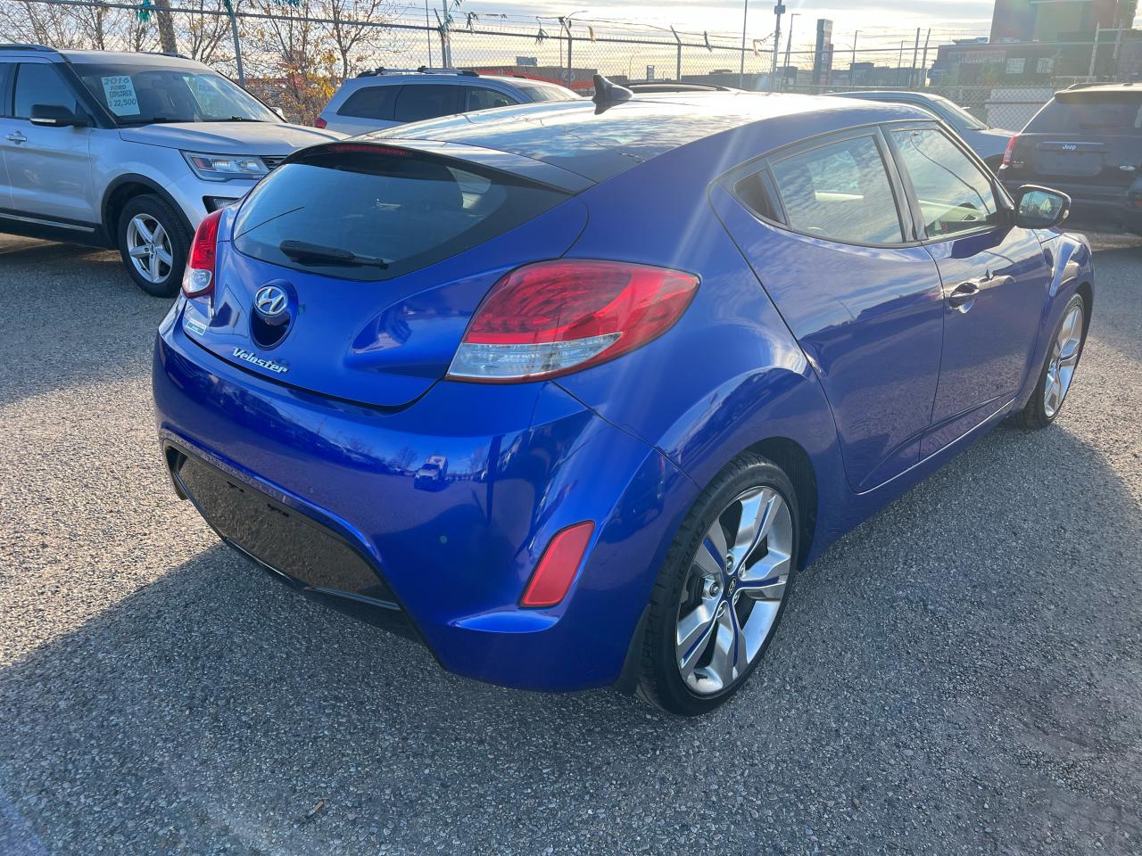 2014 Hyundai Veloster Tech leather nav sun roof heated seats back up cam - Photo #5