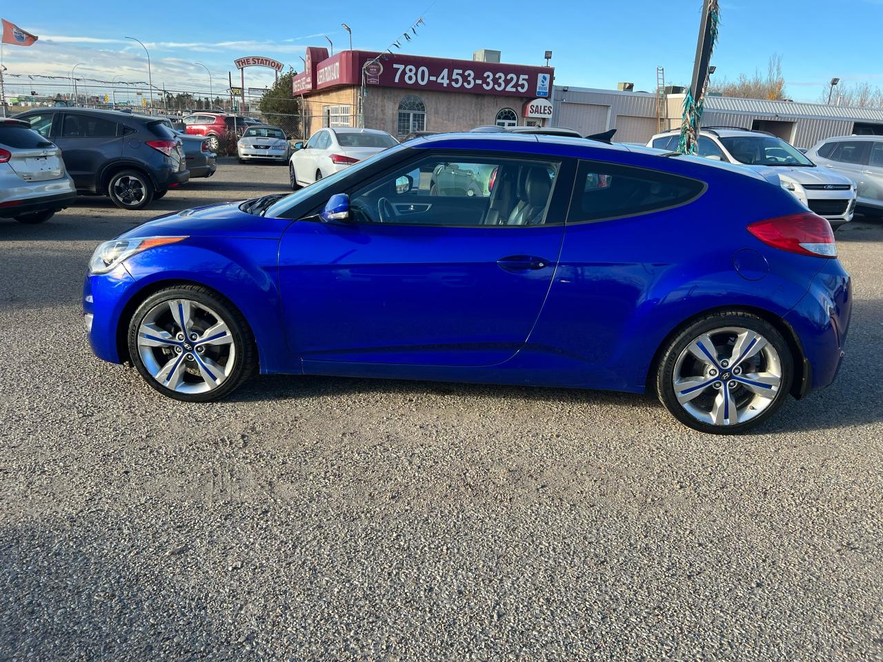 2014 Hyundai Veloster Tech leather nav sun roof heated seats back up cam - Photo #3