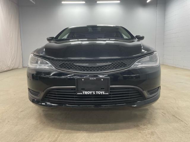 2015 Chrysler 200 LX Photo4