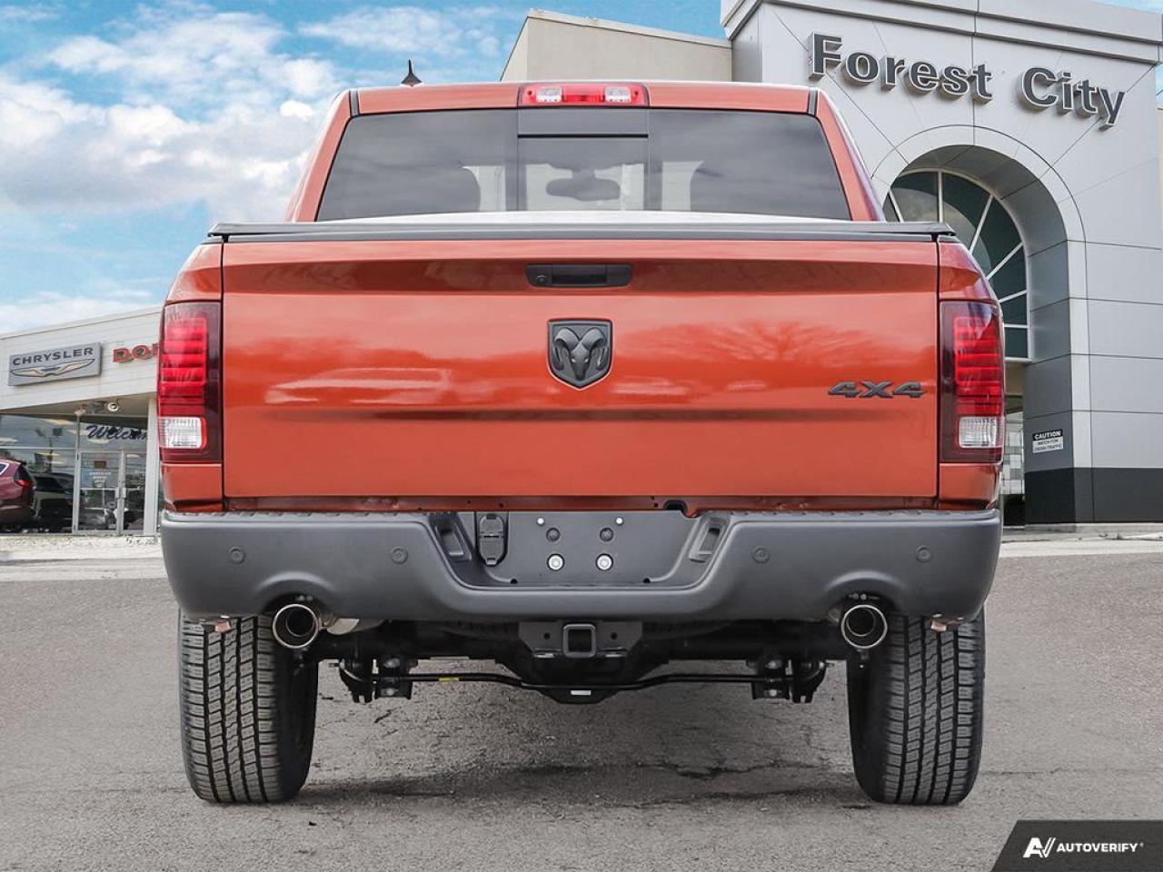 2023 RAM 1500 Classic SLT Photo4