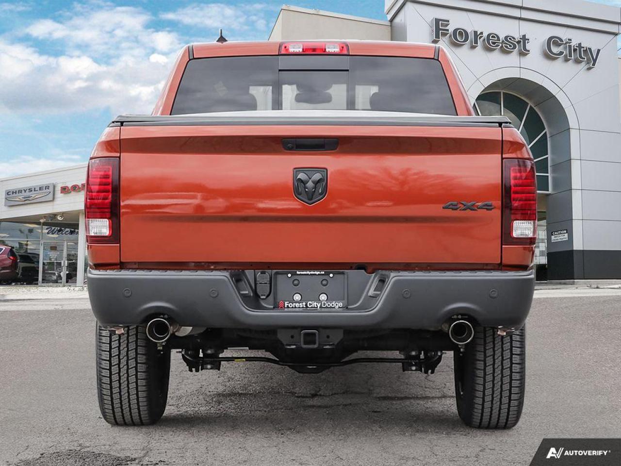 2023 RAM 1500 Classic SLT Photo4