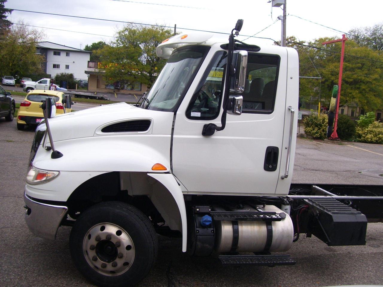 2017 International 4300 S Frame _ 6.7 ISB Cummins_ 6 Speed_ G License - Photo #9