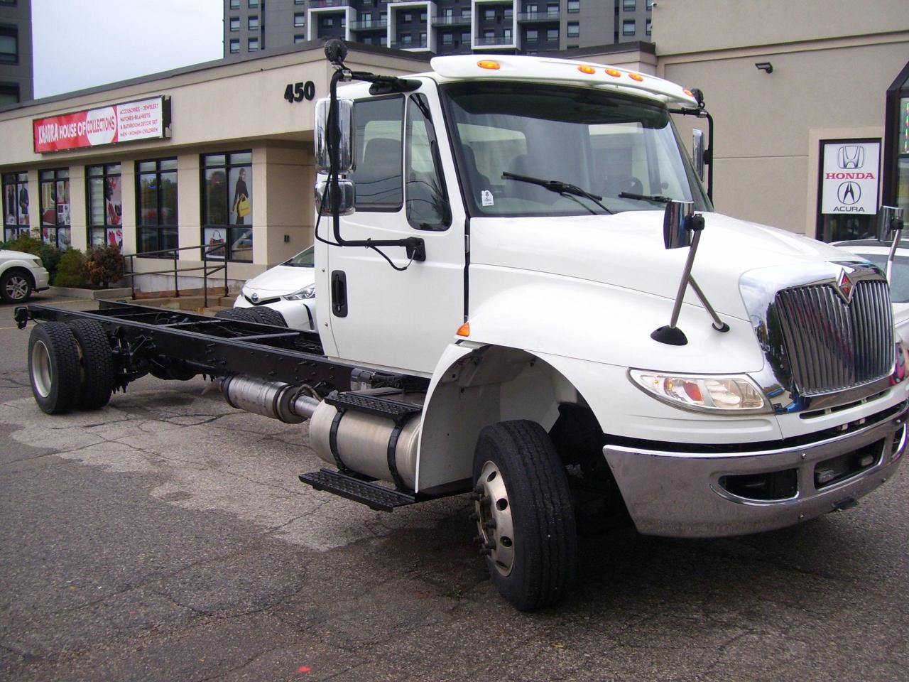 2017 International 4300 S Frame _ 6.7 ISB Cummins_ 6 Speed_ G License - Photo #6