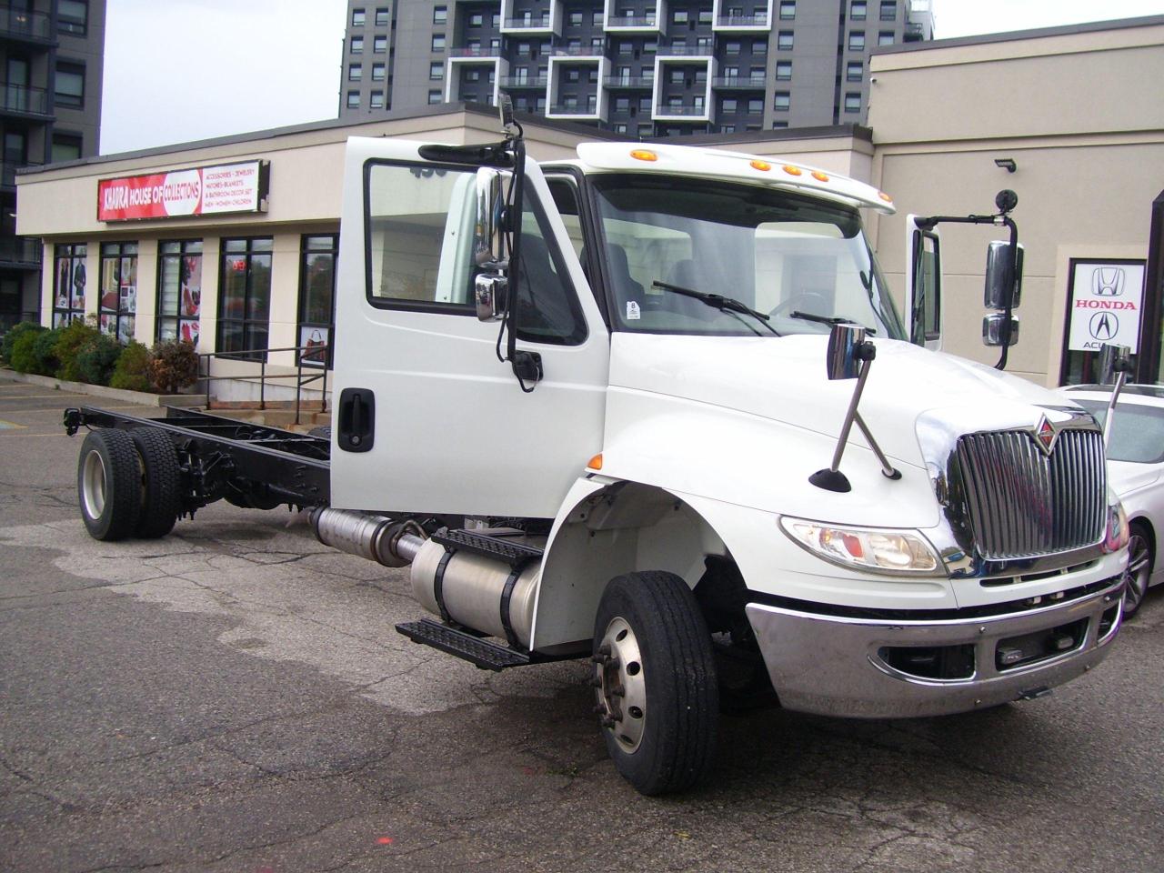 2017 International 4300 S Frame _ 6.7 ISB Cummins_ 6 Speed_ G License - Photo #17