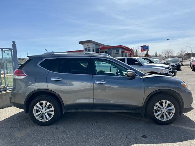 2016 Nissan Rogue SV-TECH- PANO ROOF-NAVI-BACKUP CAM-AWD - Photo #4