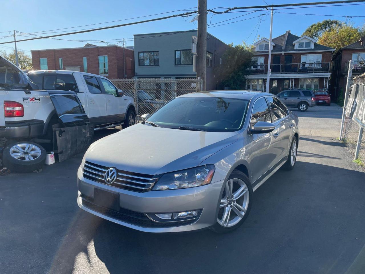 2012 Volkswagen Passat Highline *LOW KM, HEATED SEATS, SUNROOF* - Photo #1