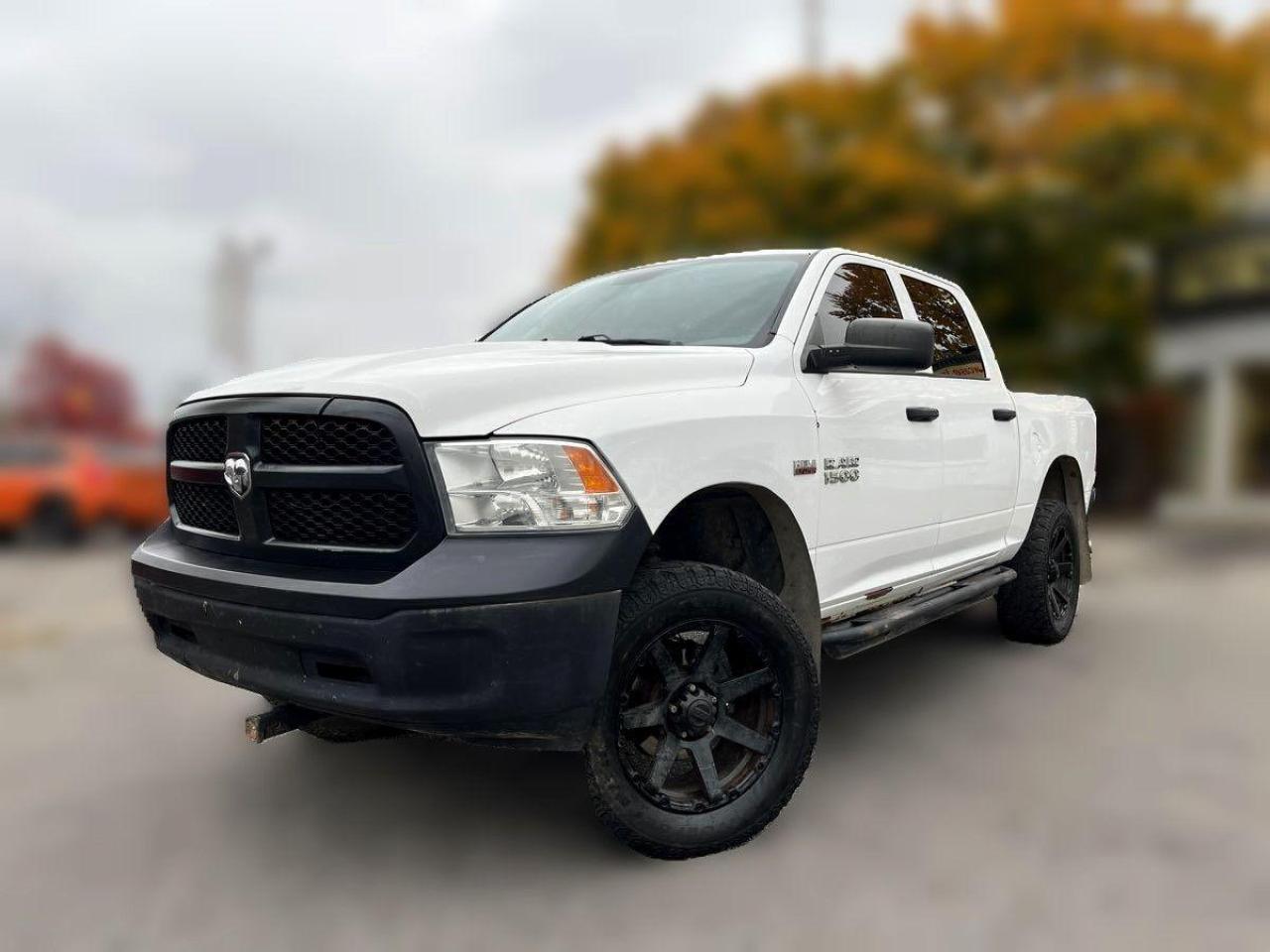 2016 RAM 1500 4WD Crew Cab 140.5" ST