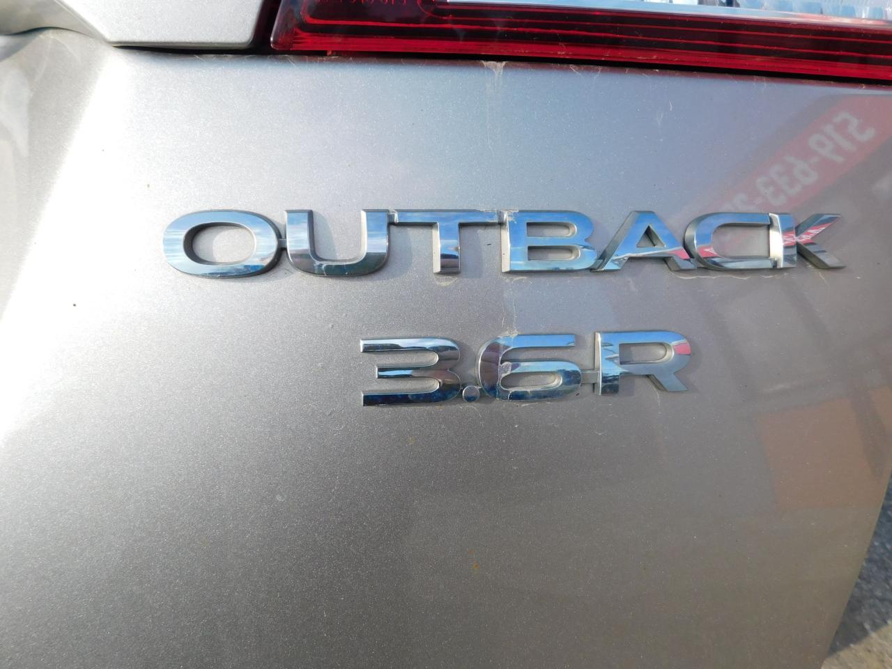 2016 Subaru Outback | leather | sunroof | heated seats | navigation - Photo #9
