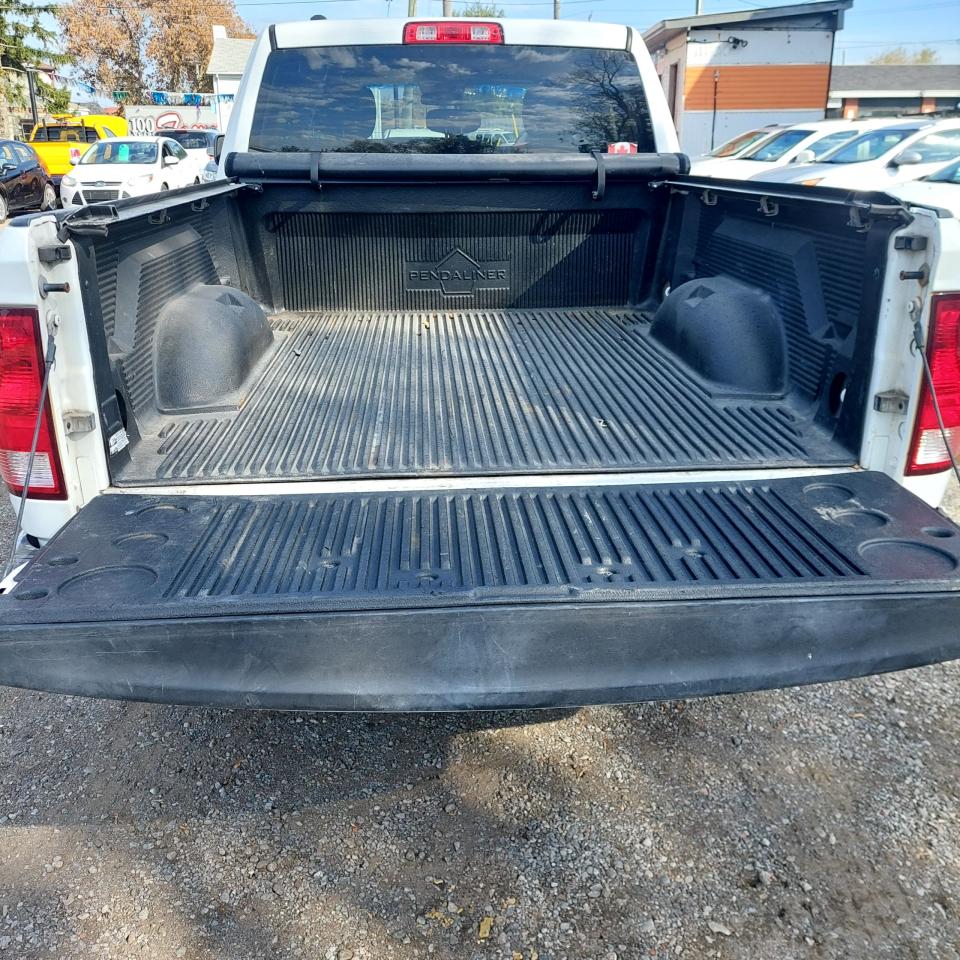 2017 RAM 1500 4WD Quad Cab 140.5" - Photo #8