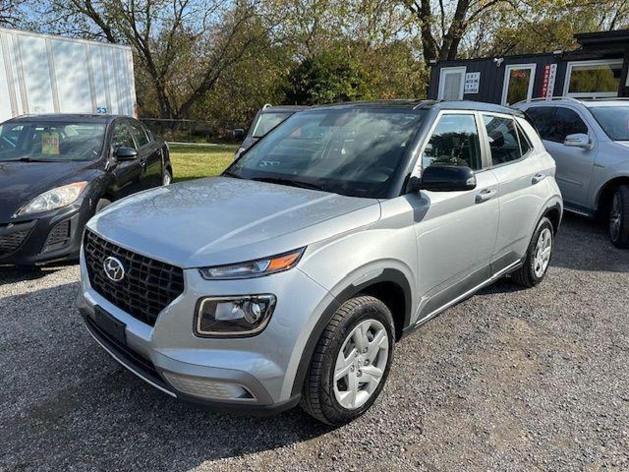 2022 Hyundai Venue Essential IVT w/Two-Tone