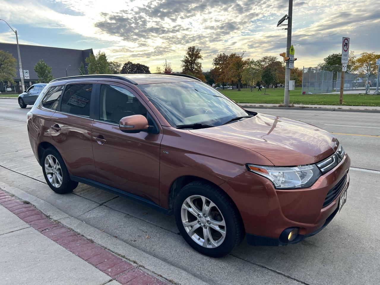 2014 Mitsubishi Outlander 4WD 4dr GT - Photo #7