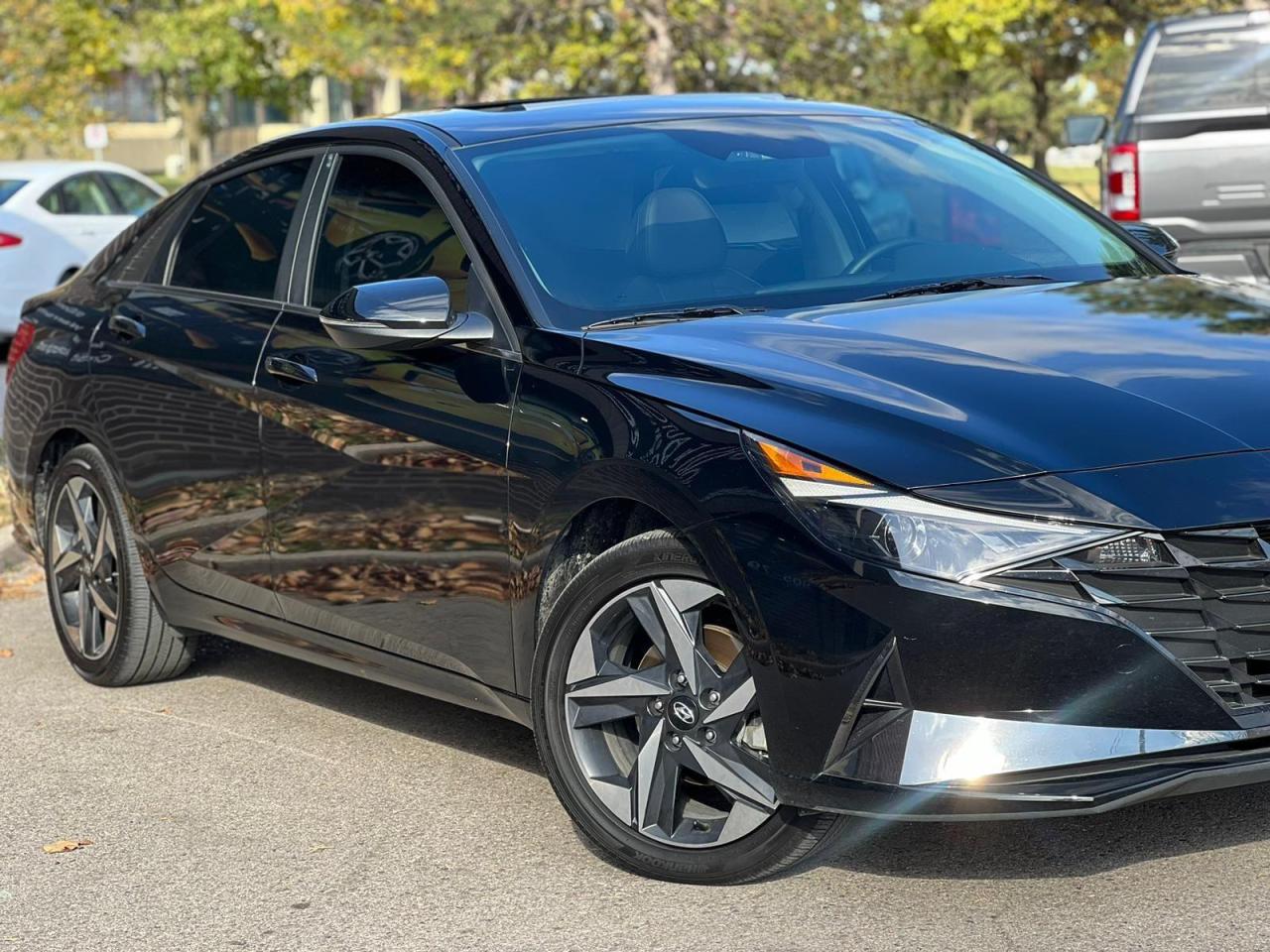 2023 Hyundai Elantra Luxury Photo3