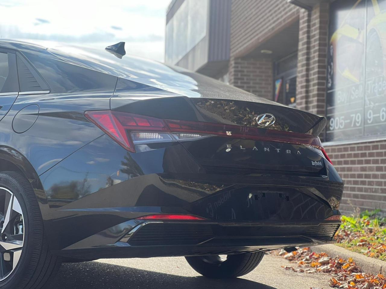 2023 Hyundai Elantra Luxury Photo4