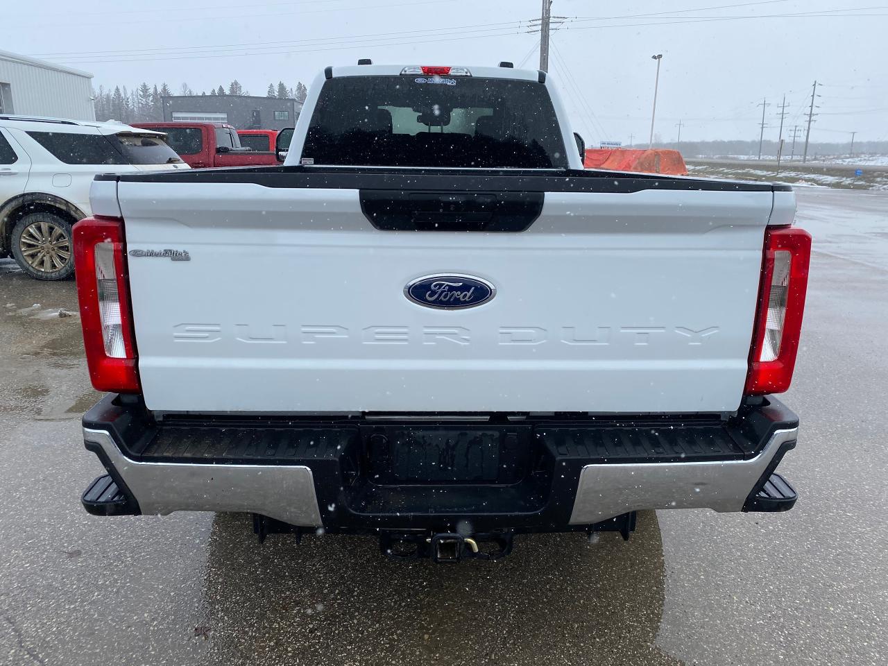 2023 Ford F-350 XLT Long Box Photo4