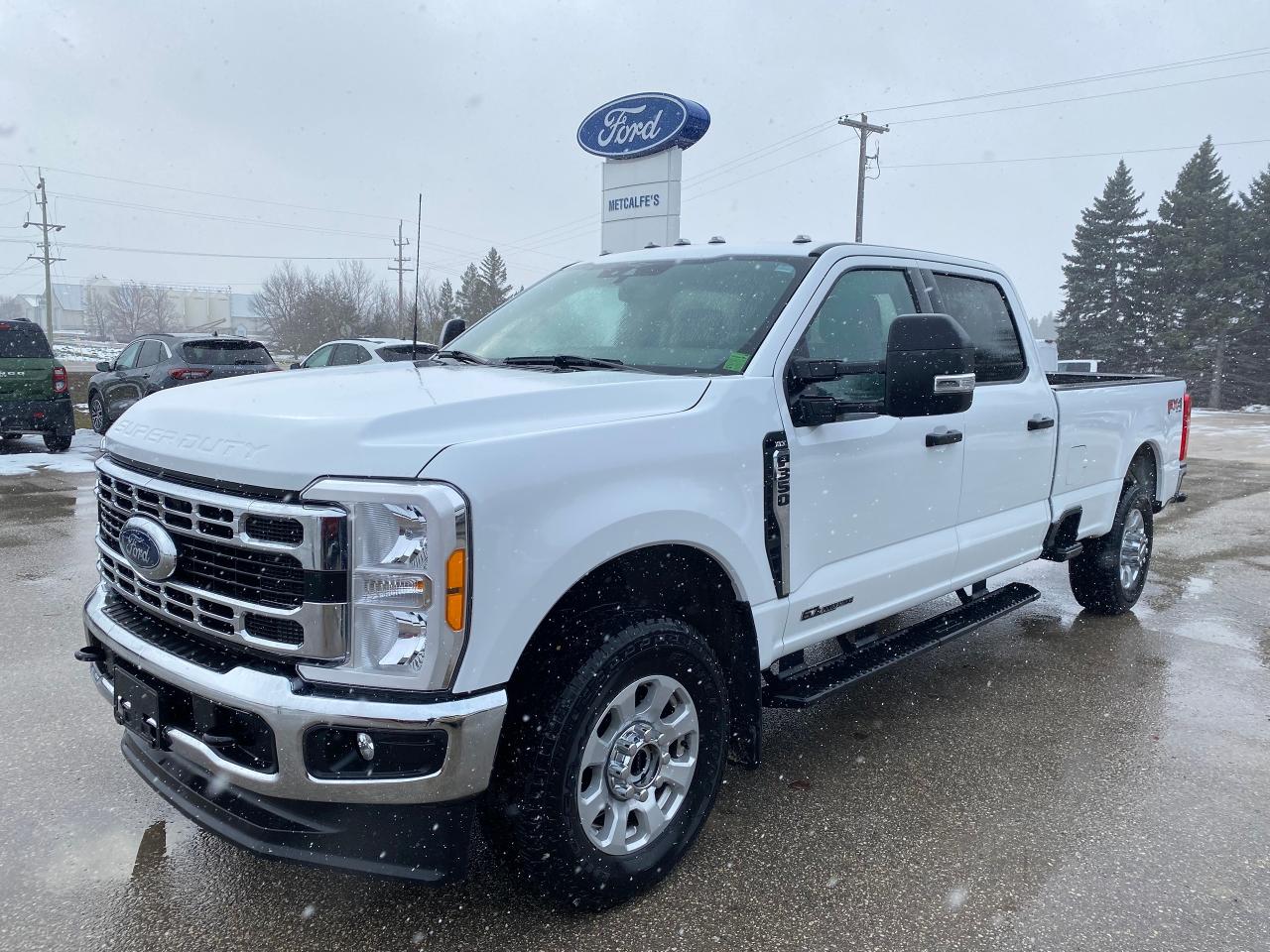 2023 Ford F-350 XLT Long Box Photo2