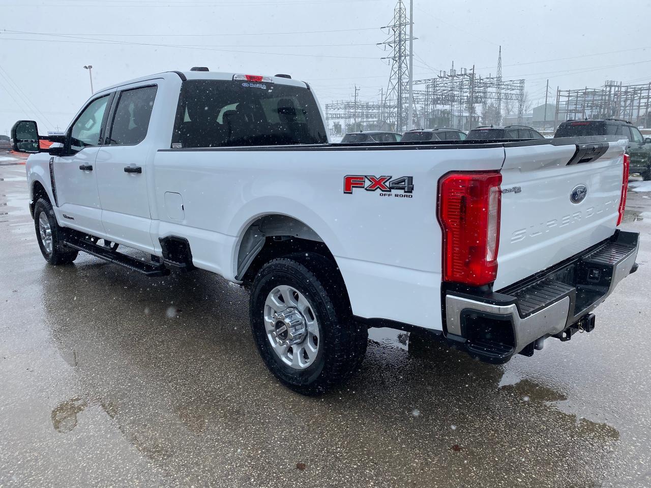 2023 Ford F-350 XLT Long Box Photo3