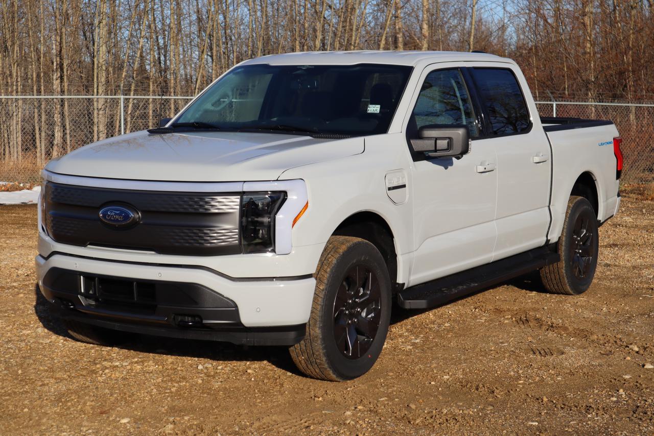 2023 Ford F-150 Lightning XLT Photo5