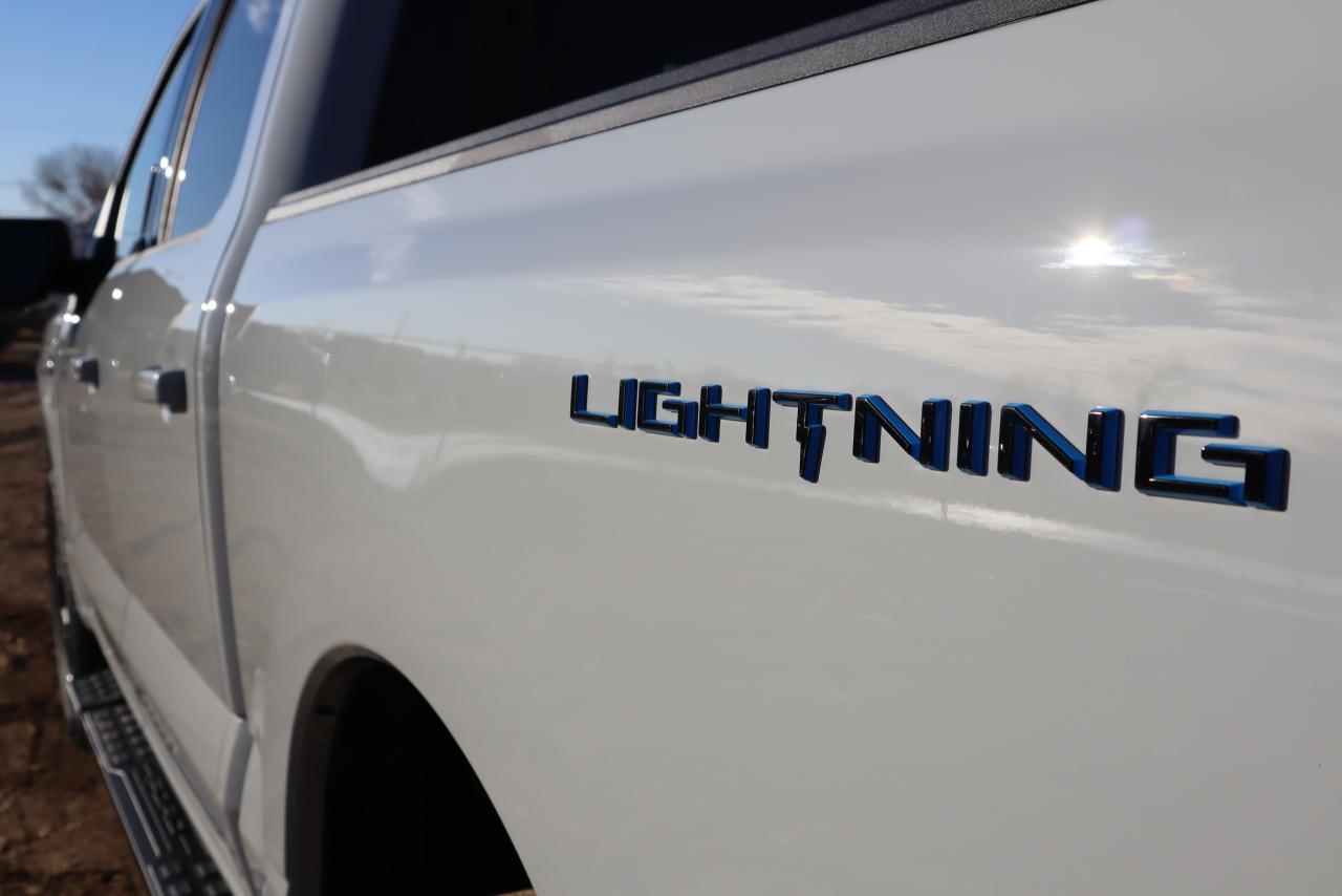 2023 Ford F-150 Lightning XLT Photo5