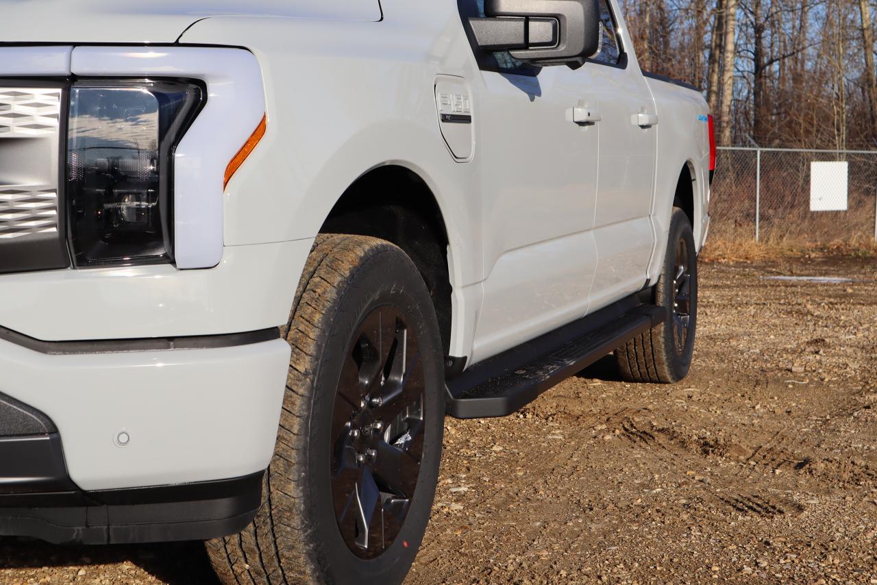 2023 Ford F-150 Lightning XLT Photo5