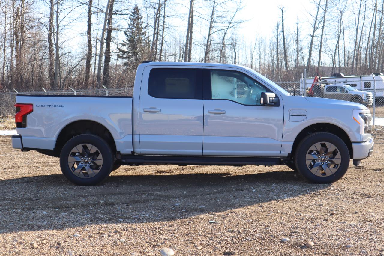 2023 Ford F-150 Lightning XLT Photo5