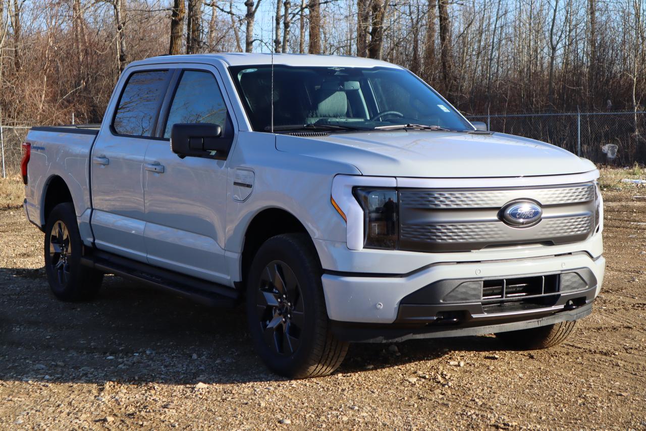 2023 Ford F-150 Lightning XLT Photo5