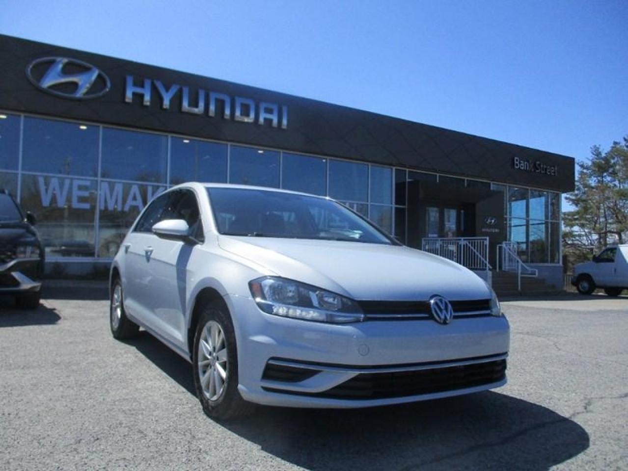 Used 2018 Volkswagen Golf Trendline 5-door Auto for sale in Ottawa, ON