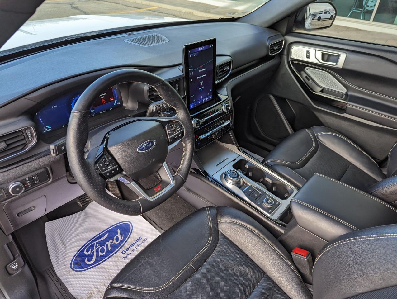 2022 Ford Explorer ST Photo5