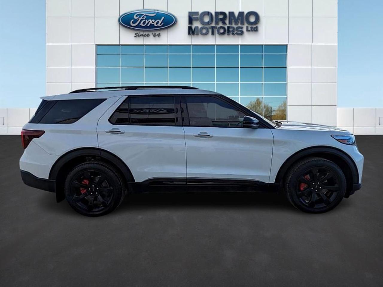 2022 Ford Explorer ST Photo4