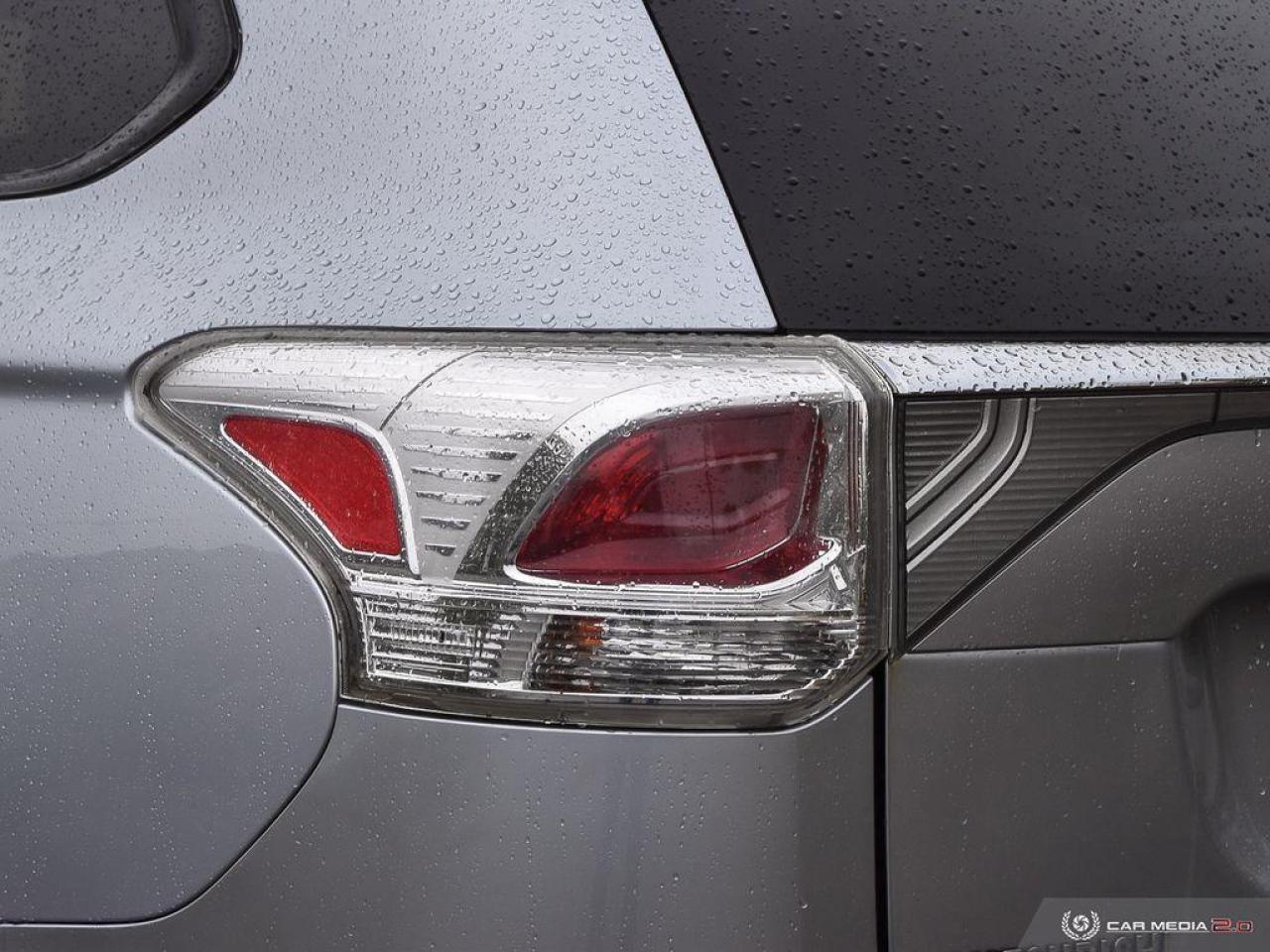 2014 Mitsubishi Outlander 4WD 4dr ES Photo